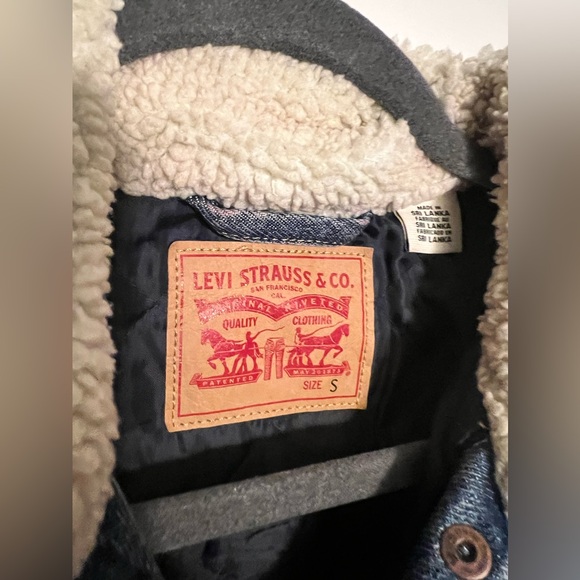 Levi Strauss Jean Jacket with Sherpa Collar - Picture 4 of 5